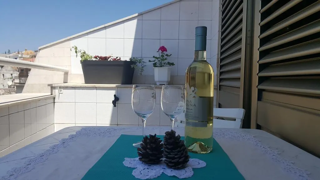 סלצה Laurus Apartmani
